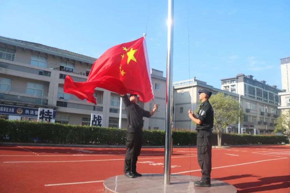 今天,临安人用这样的方式向祖国表白!