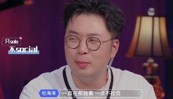 陈延迪看见姚沐希跟着扎西彭措走了之后,脸上的表情立马就变了,苦瓜脸