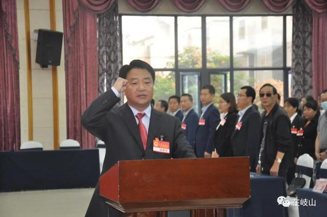 在岐山工作两个月后,杨鹏程当选县长