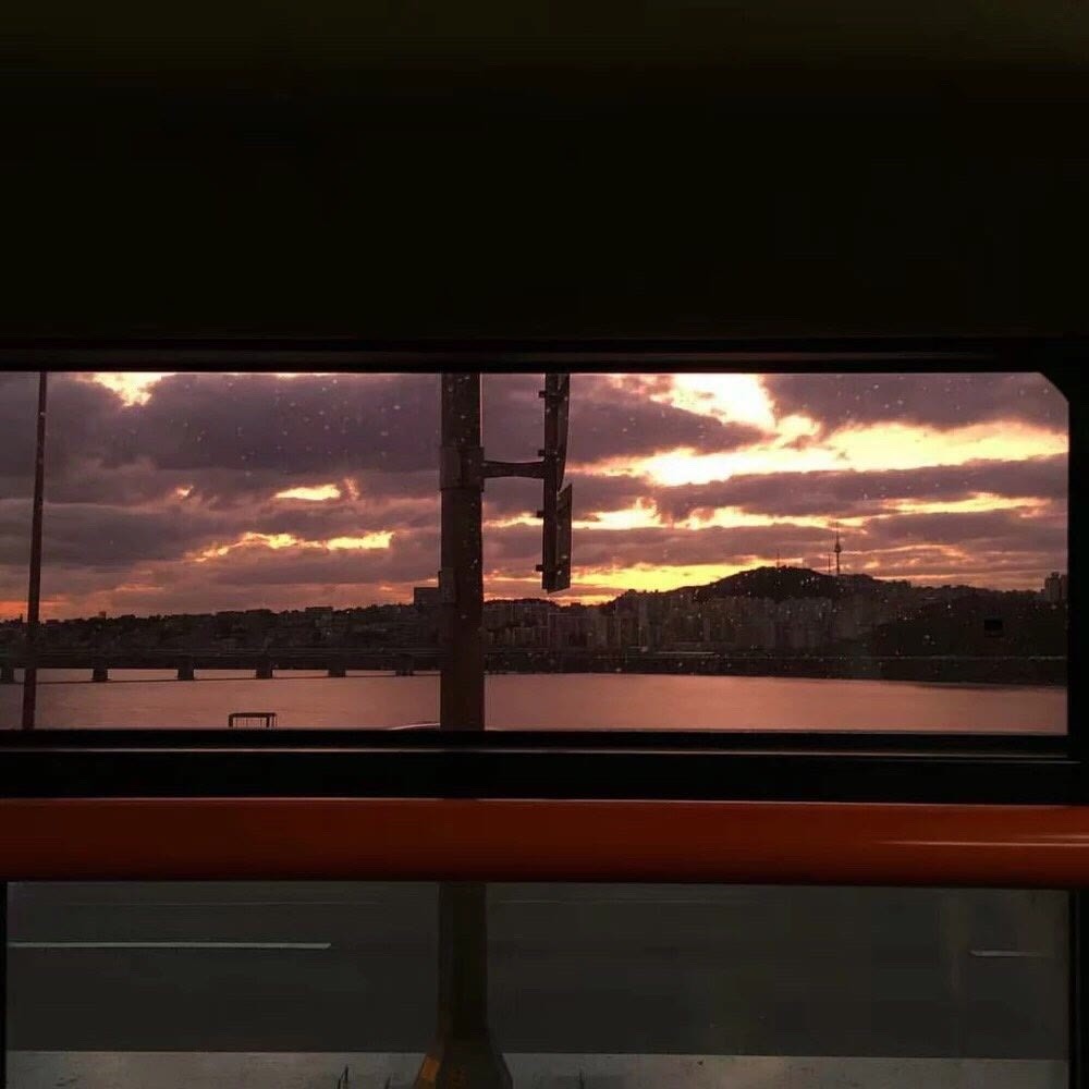 ins背景图,镜子里的世界