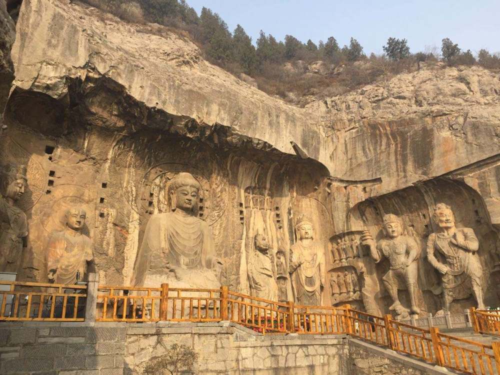 四大石窟是以中国佛教文化为特色的巨型石窟艺术景观,一般指甘肃敦煌