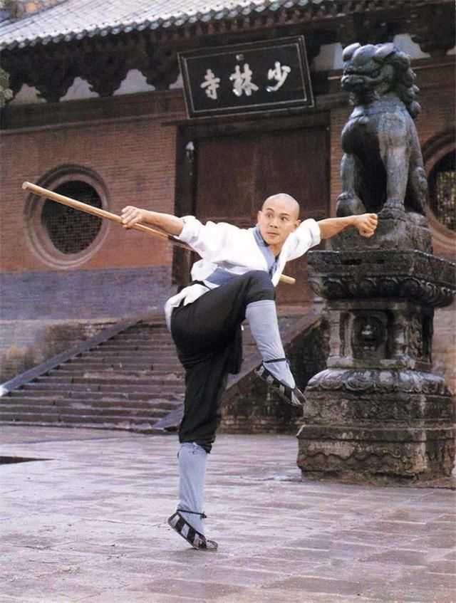 他才是《少林寺》本来男主,演到一半被替换成李连杰