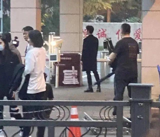 《你是我的荣耀》热巴杨洋高中造型曝光,高马尾与锅盖