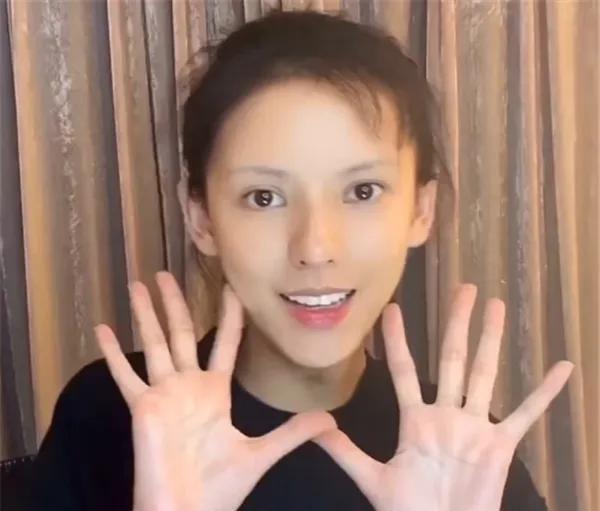 张予曦的素颜梁洁的素颜白鹿的素颜秦岚谁信这是41岁