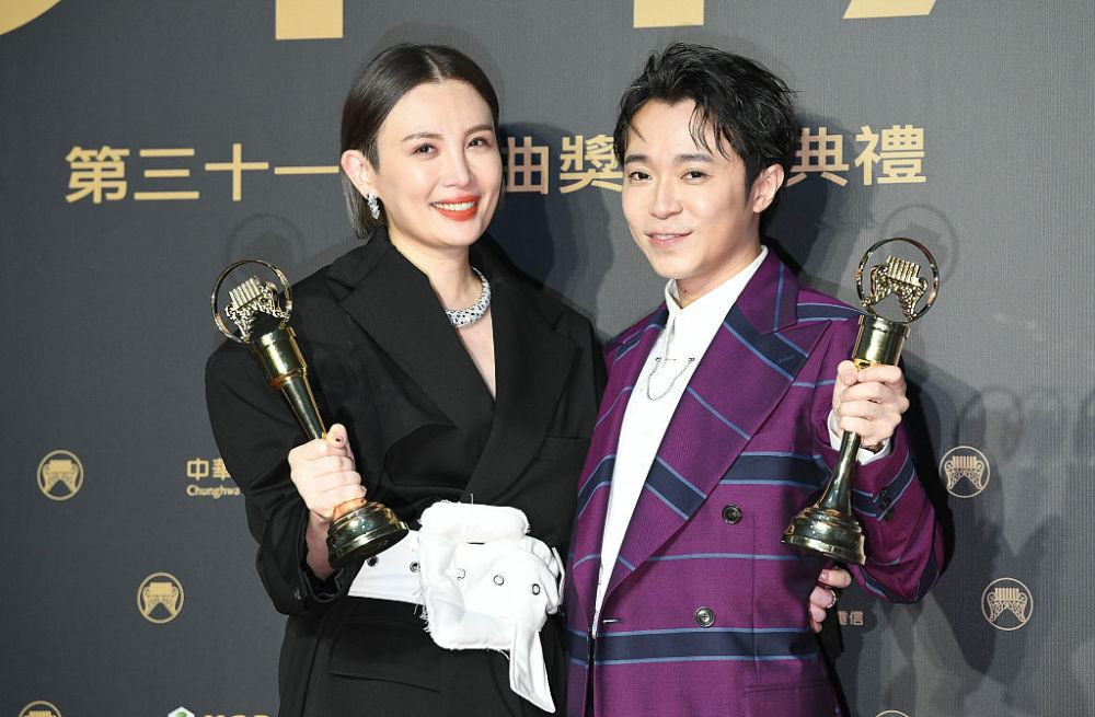 吴青峰魏如萱获金曲奖最佳男女国语歌手 阿爆勇夺3奖成大赢家