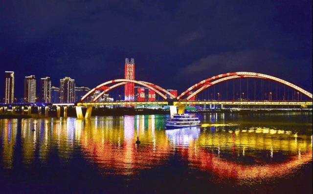 点亮"南充!嘉陵江两岸流光溢彩,璀璨夜景献礼祖国!