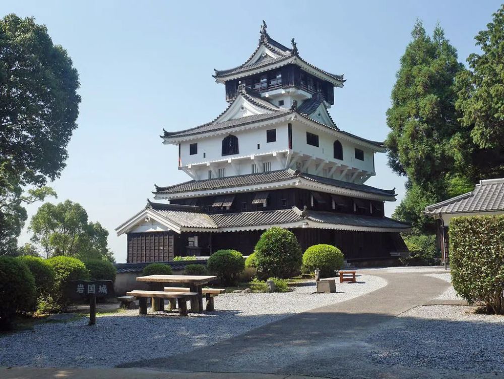 日本城堡排名,地震毁坏的熊本城和火灾烧毁的首里城依然进入前十