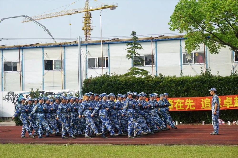 上海杉达学院 军训不只是烈日下的                    思想上的改变