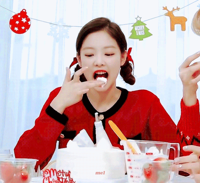 那么针对jennie的衣服和吐舌头这件事,大家怎么看呢?