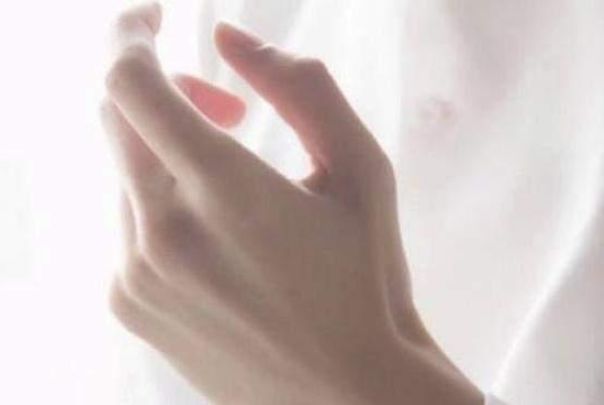 塔罗占卜:你最想牵哪一只手?测你会嫁给暖男还是高冷男!