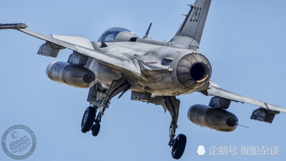 身轻如燕,云海翻腾,萨博jas-39 gripen"鹰狮"战斗机