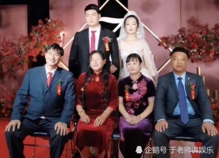 大衣哥朱之文的儿子结婚,婚礼派头十足,儿媳妇被称赞像女明星