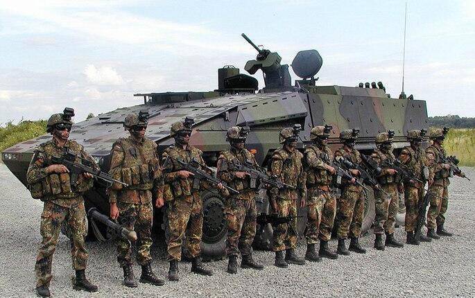 高原劲旅步兵分队火力配置,反坦克火箭筒战力强,传统牛皮盒不忘