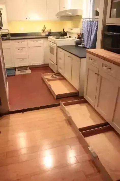 厨房做饭加工食材时边角料和一些残余垃圾是必不可少,如果外置垃圾桶