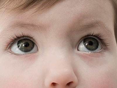 长沙4岁宝宝眼部感染 寄生虫在眼睛内游动