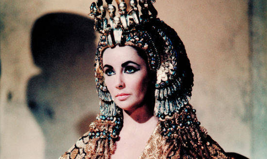 公元前48年,托勒密王朝女王克娄巴特拉七世,也就是著名的埃及艳后
