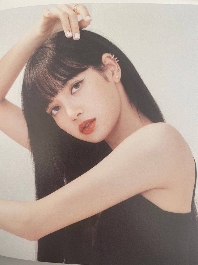 blackpink专辑内页,lisa短发霸气秀,jisoo长发凌乱好飒