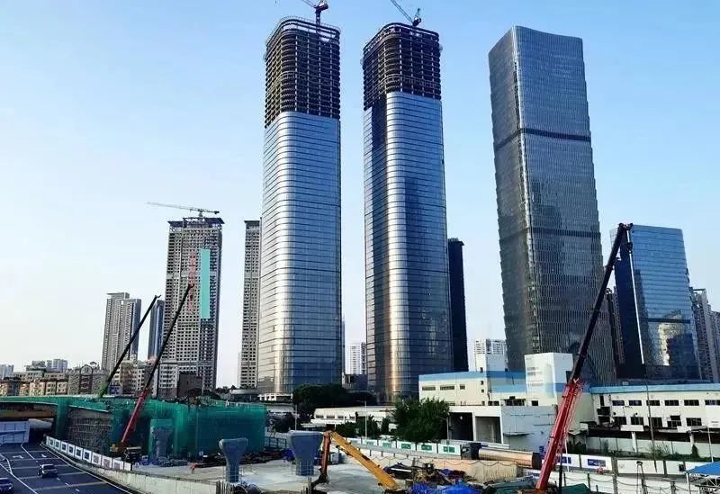 正在建设中的双子星大厦