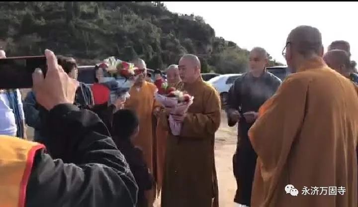 释永信大和尚一行赴山西永济市万固寺考察指导工作_腾讯新闻
