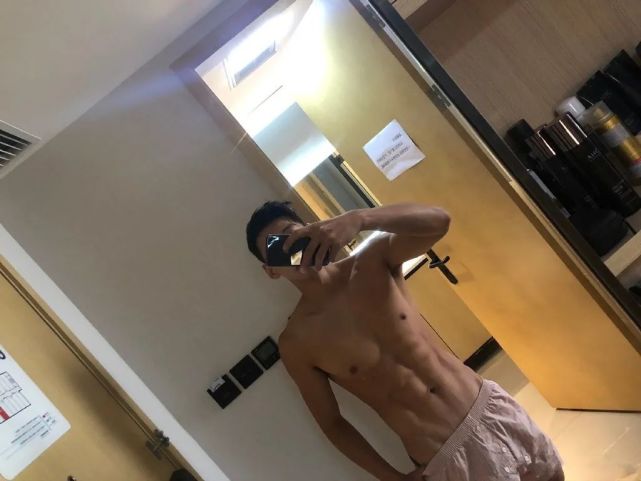 冰壶男队集体秀腹肌视频火上热搜!