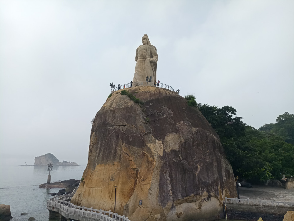 景区也是一样的命运 "人红是非多",鼓浪屿作为全国热门旅游景点区,其