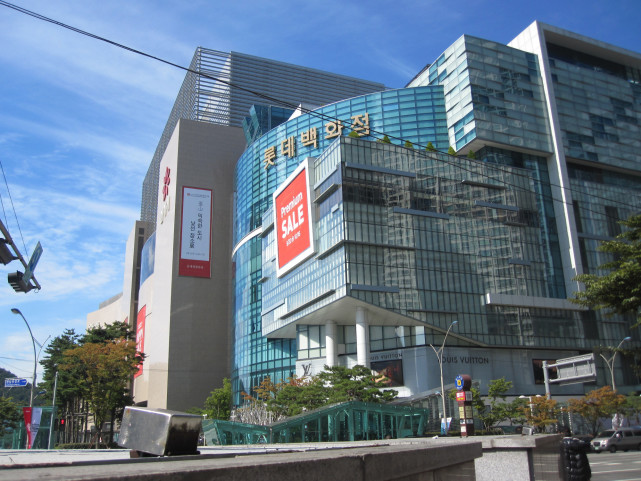 釜山的商店其实有一个更加符合其身份的名字,那就是新世界百货中心城