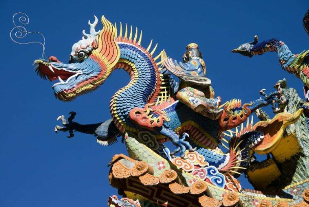 周公解梦，梦见大蛇钻入身体——属龙五十多的你，梦境背后的深意