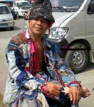 "职业乞丐"宋天福,将乞讨当成工作,如今有房有车身价千万