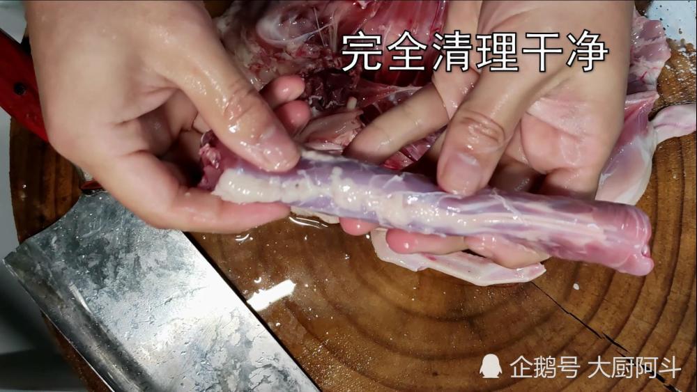 这里包括鸭的气管和食道,如果没有什么病变是可以食用的.