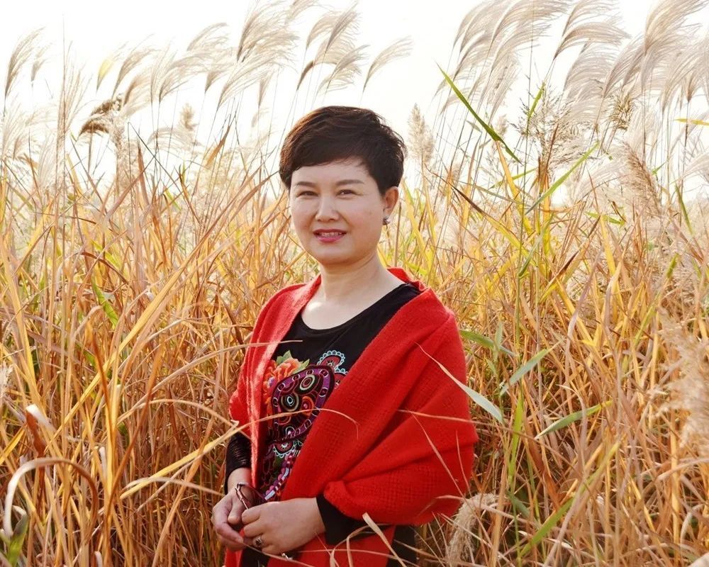 杜淑芳朗诵祖国到底是什么
