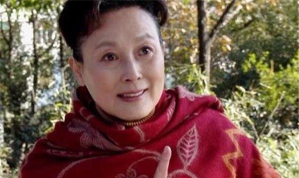 83岁老戏骨向梅,凭《红色娘子军》走红,曾因太漂亮错失角色