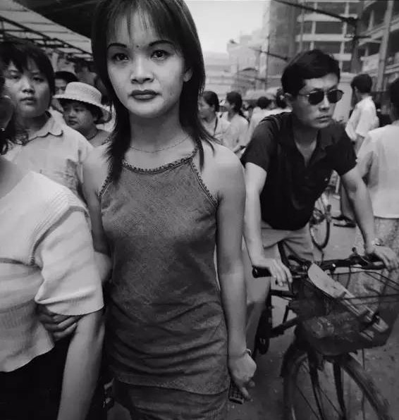 90年代的成都老照片,那时候的妹子穿得真潮!