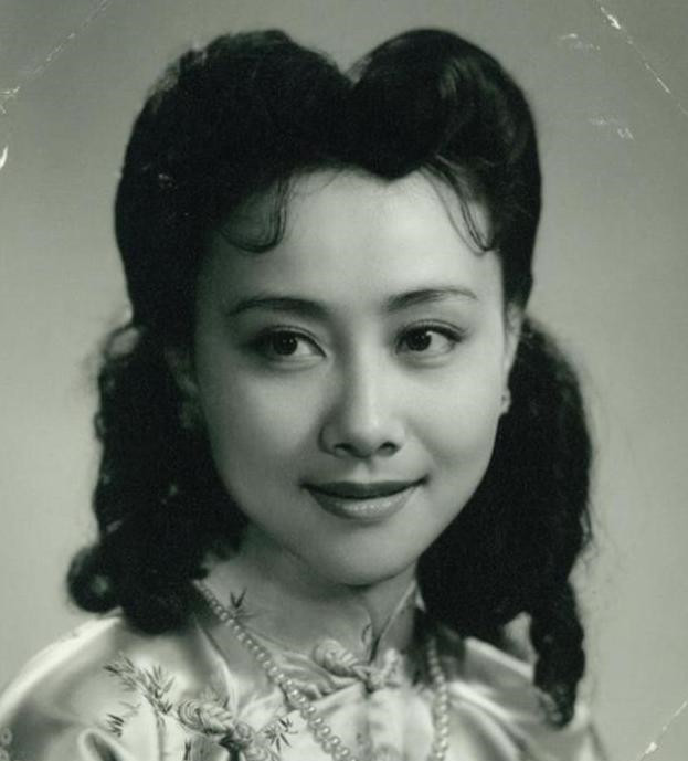 黄梅莹因《渴望》走红,与金鑫结婚多年恩爱如初,儿子是导演