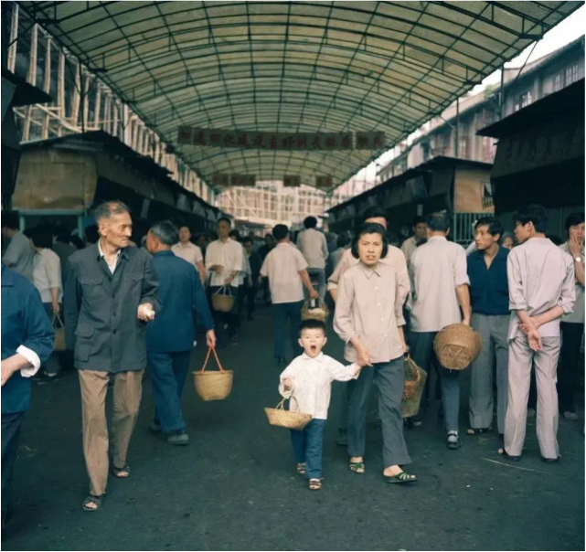 80年代30张怀旧老照片:只看到简单饱满的幸福!