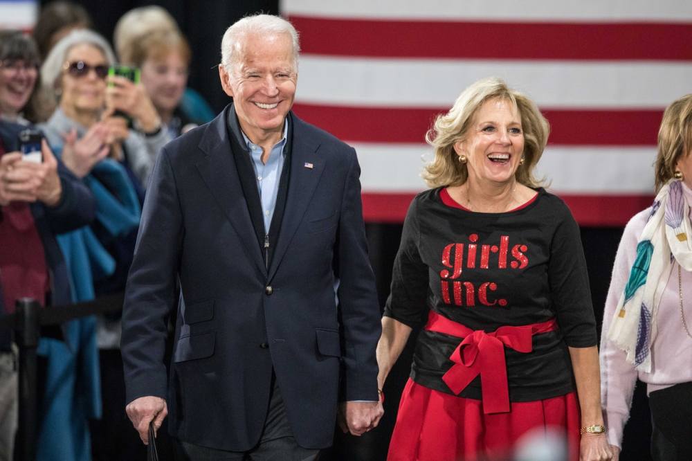 捱过了伤痛,拜登在1975年再遇见了第二任妻子jill biden,对她一见钟情