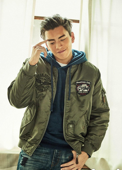 王大陆又开始吃孩子,看来王俊凯送他的娃吃完