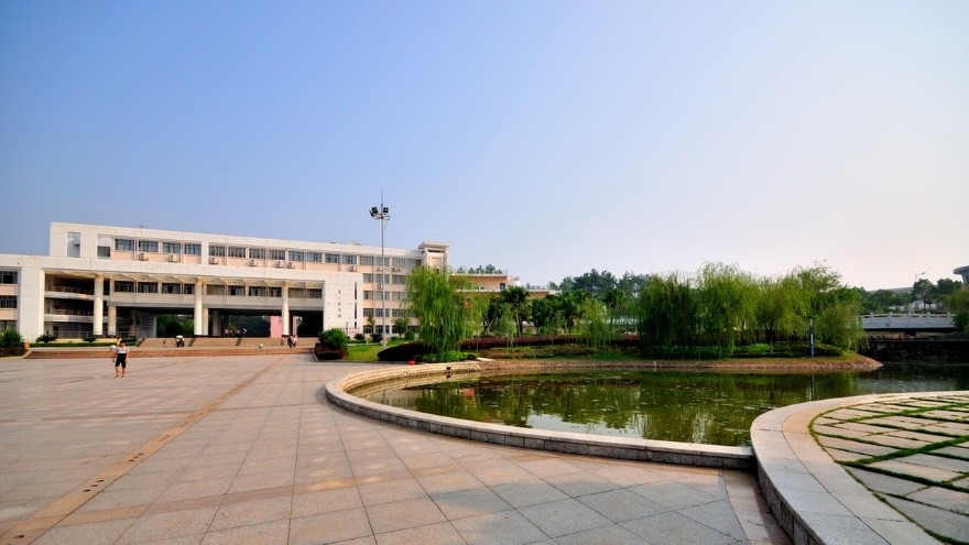 赣南师范大学