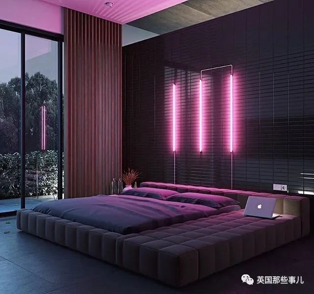 在这样充满科技感的房间中,你想听什么样子的歌曲呢?