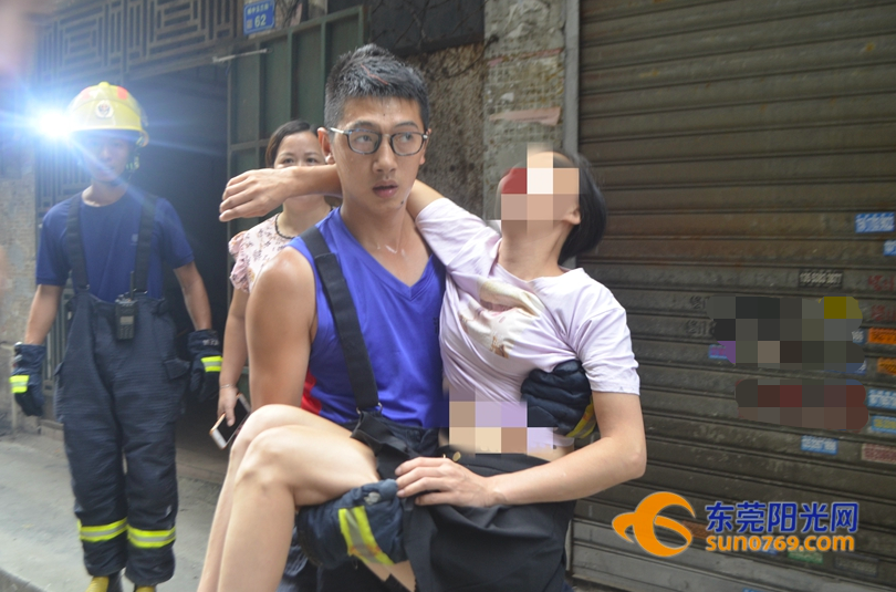 火了!东莞小哥哥这个"公主抱" "百米冲刺"太帅了!