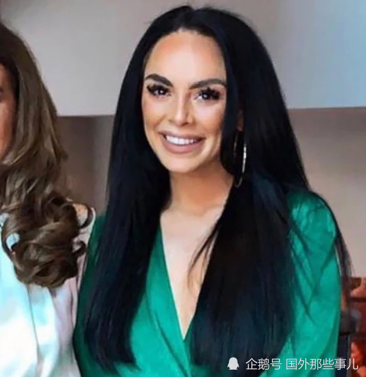 女子带着5箱钱坐飞机，1700万元全被警察没收