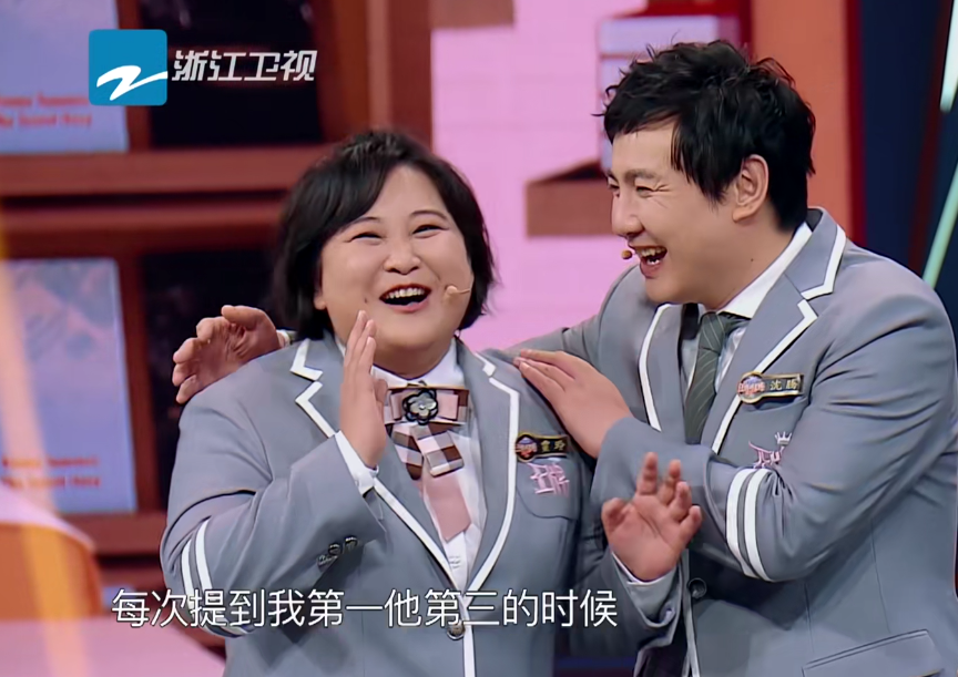 2001年,贾丹撕大学通知书,供妹妹贾玲北漂,如今得她一