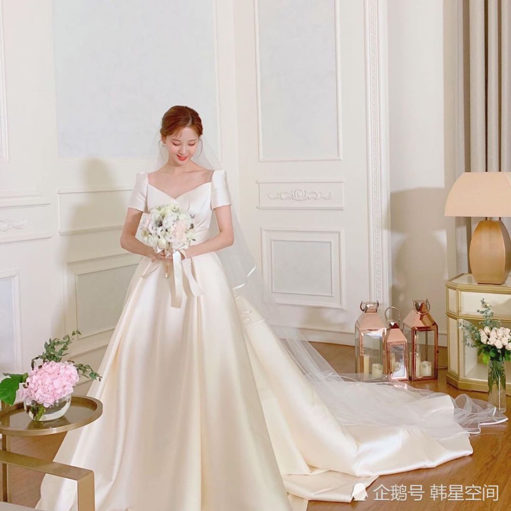 少女时代徐贤晒婚纱照,"我的丈夫在哪呢?