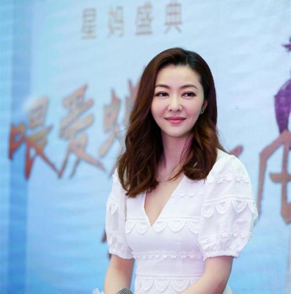 美女熊黛林大晒40周岁性感写真,果然好身材
