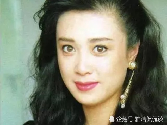 她不仅自己吸毒,还涉嫌收留妹妹傅艺敏以及黑婧环一起吸毒.