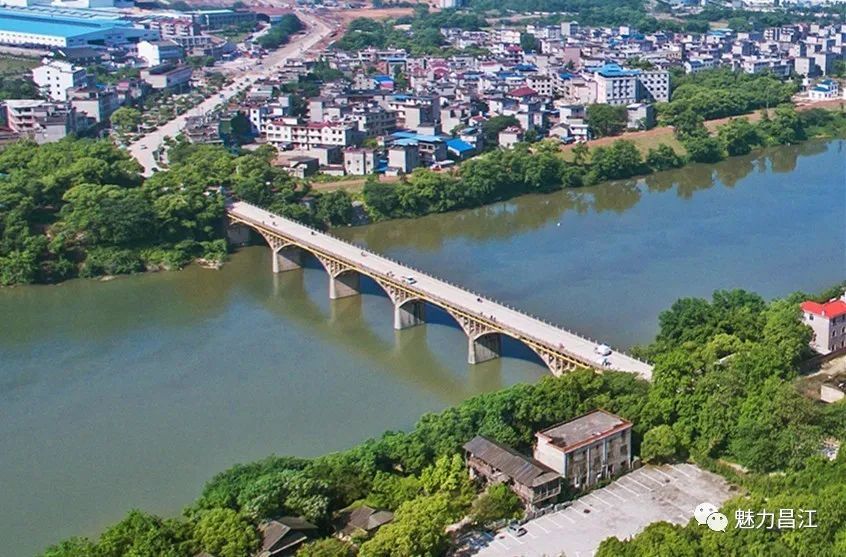在景德镇市区西隅,昌江河丁家洲段,一座历经了47年风雨的大桥仍岿然