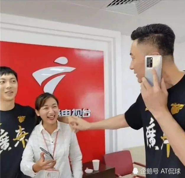 都在关注胡明轩女友,周鹏:我才是生日宴会主角啊