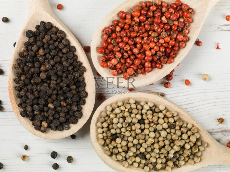买香料时,选黑胡椒还是白胡椒?一字之差,区别不少,弄明白再买