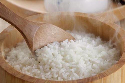 买五常大米时,别管价格高低,认准米袋"这行字",准能买到好米