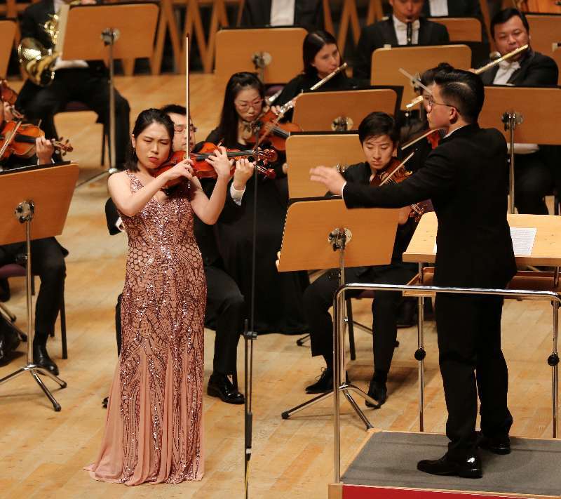 141年的上海交响乐团力推"后浪",为94年指挥,95后首席