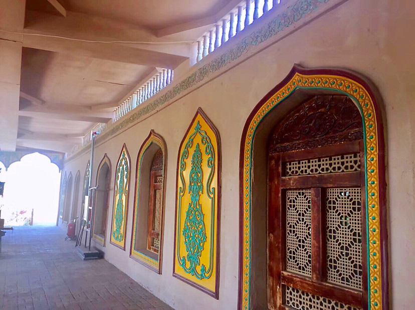 吐鲁番郡王府伊斯兰式的建筑风格精美的维吾尔民族工艺雕刻